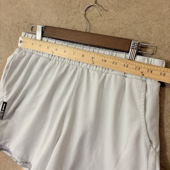 YoungLa Gym Shorts Men Sz M White Camo 2 in 1 Pockets Drawstring Logo 4" Inseam - Picture 8 of 9